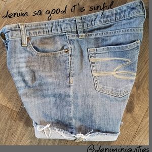 Cute & sexy beach Seven7 cutoffs walking shorts